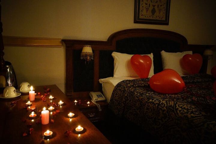 Room 28 of 77