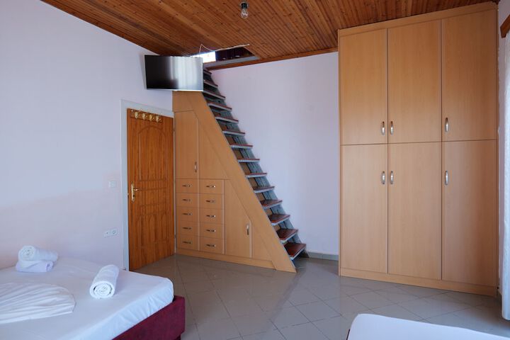 Room 10 of 62