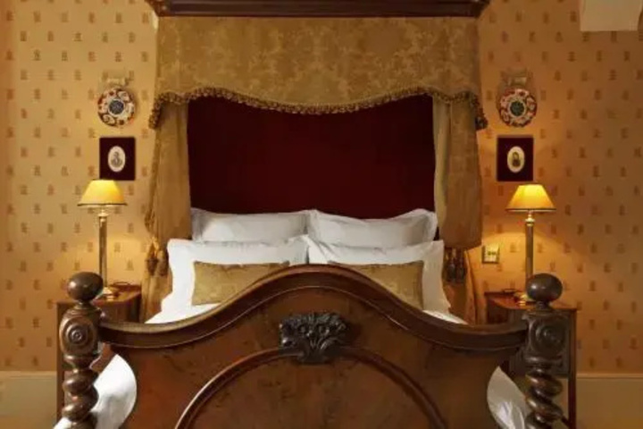 Room 3 of 12