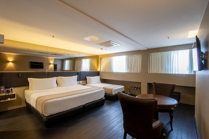 Room 4 of 32