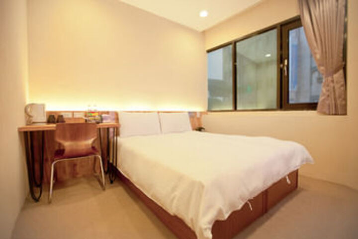 Room 18 of 33