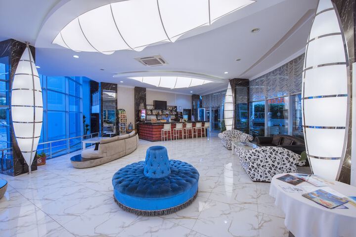 Entrance & Lobby