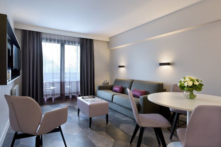 Room 15 of 50