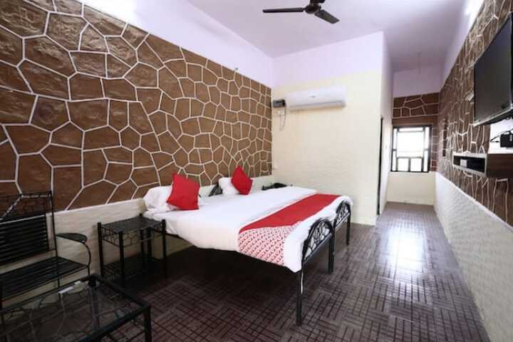 Room 5 of 13