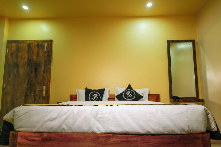 Room 13 of 33