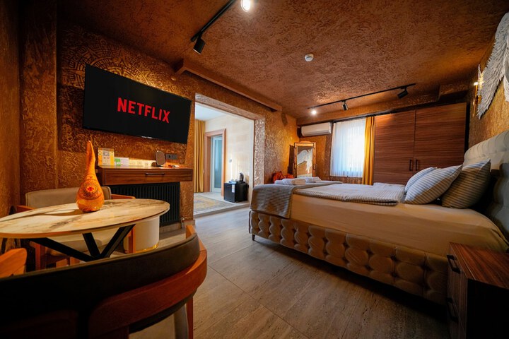 Room 102 of 244