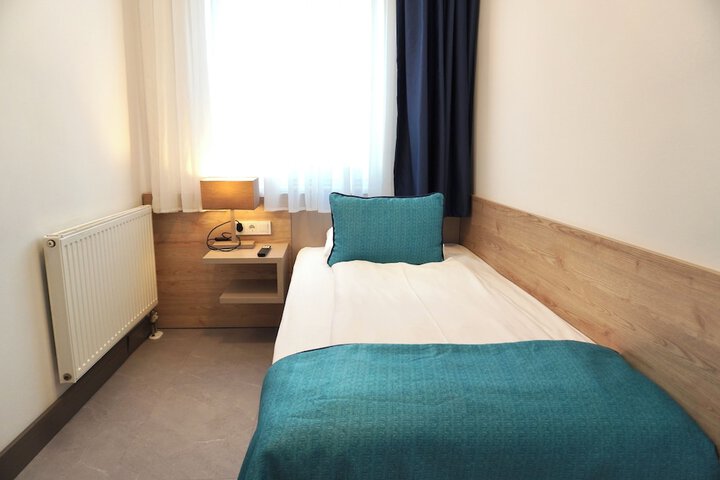 Room 26 of 70