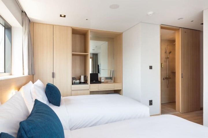 Room 26 of 61
