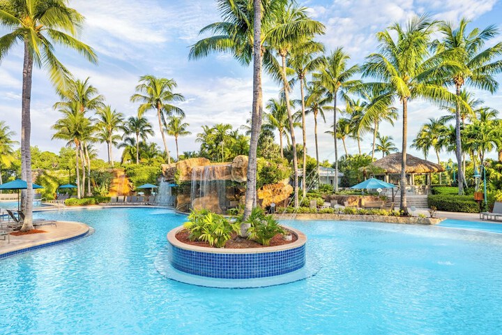Hotel with Pool