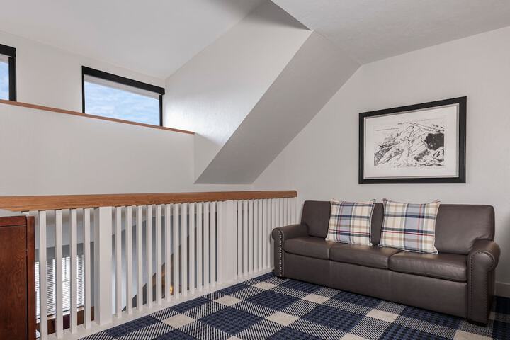 Room 4 of 36