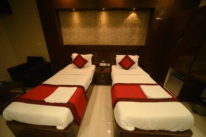 Room 5 of 19