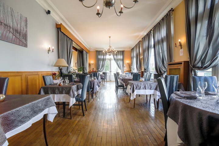 Dining 6 of 11
