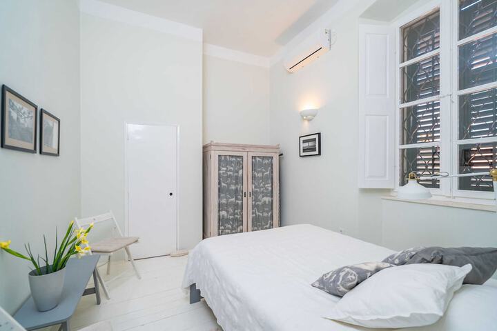 Room 3 of 23