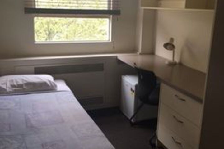 Room 4 of 12