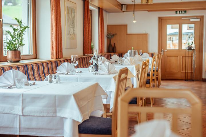 Dining 49 of 65