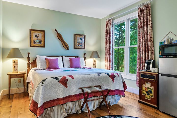 Snug Hug Queen Suite with Fireplace (65 of 131)