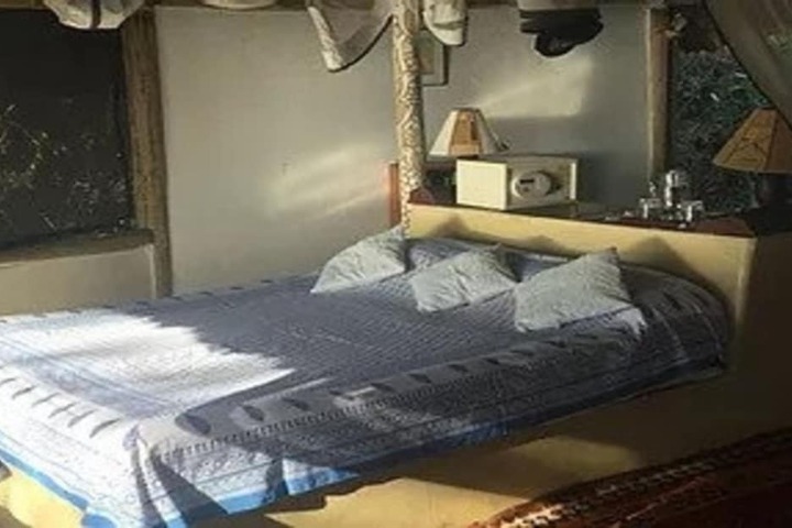 Room 2 of 3