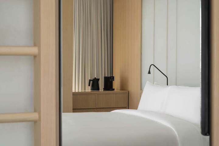 Room 34 of 81