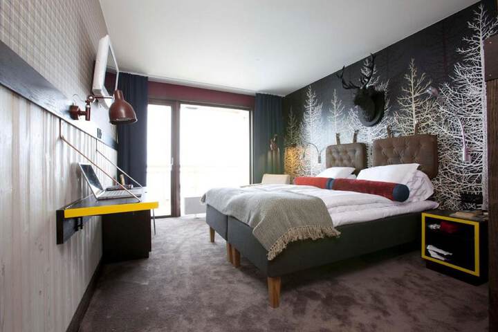Room 9 of 42