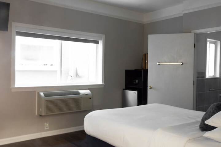 Room 35 of 65