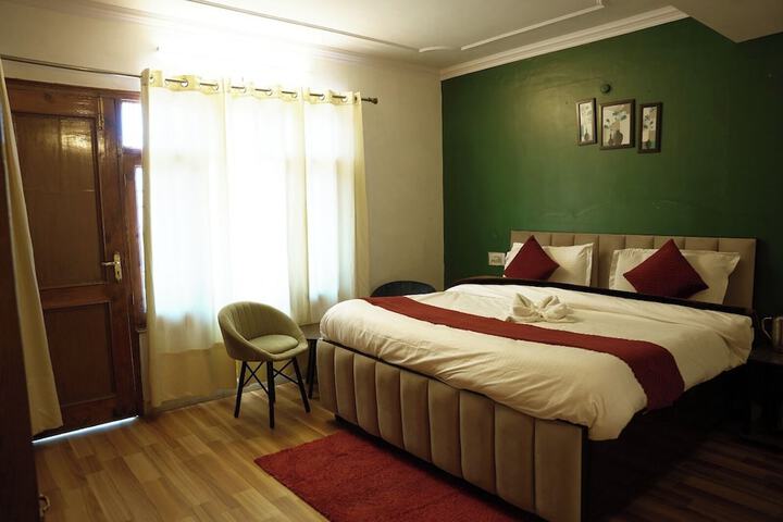 Room 6 of 27
