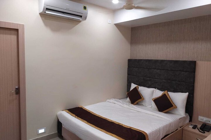 Room 9 of 32