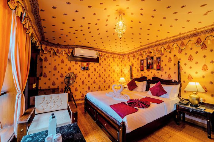 Room 9 of 53