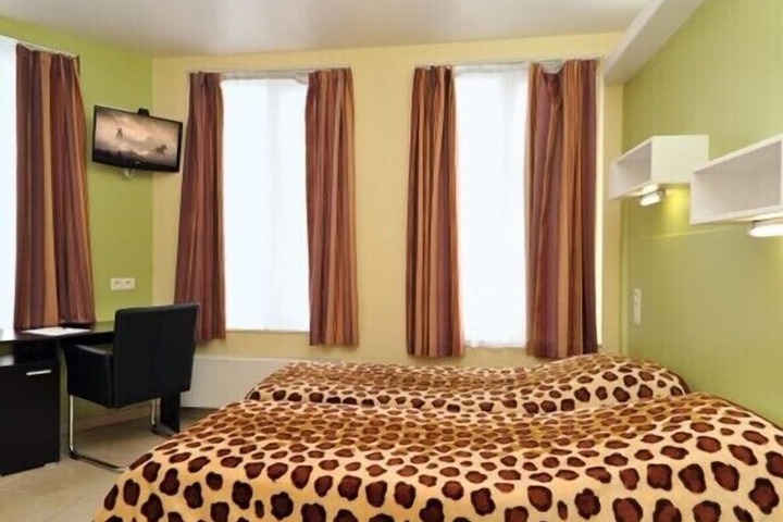 Room 5 of 14