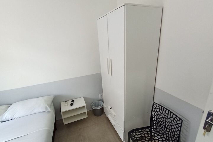 Room 28 of 118