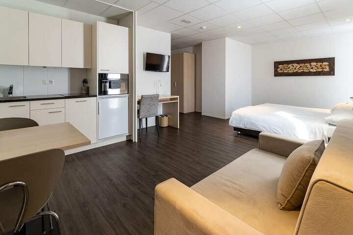 Room 10 of 66