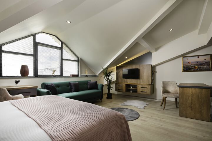 Room 15 of 16
