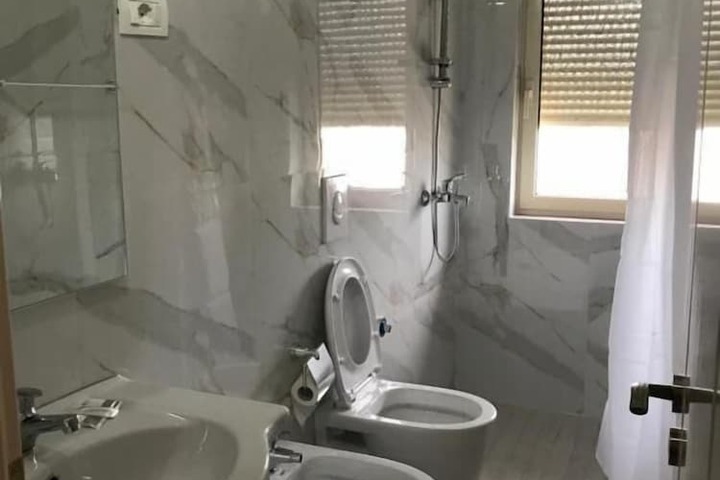 Room 16 of 34