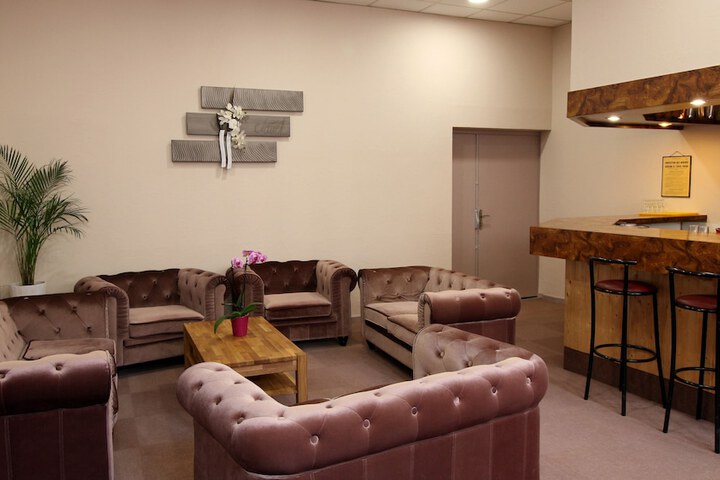 Lounge 16 of 16