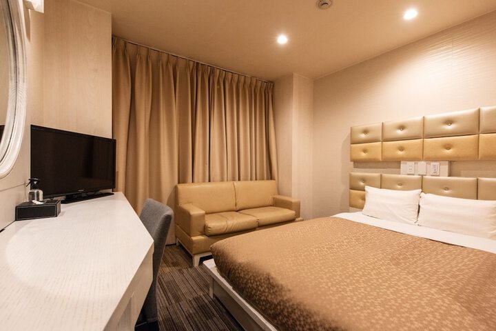 Room 12 of 38