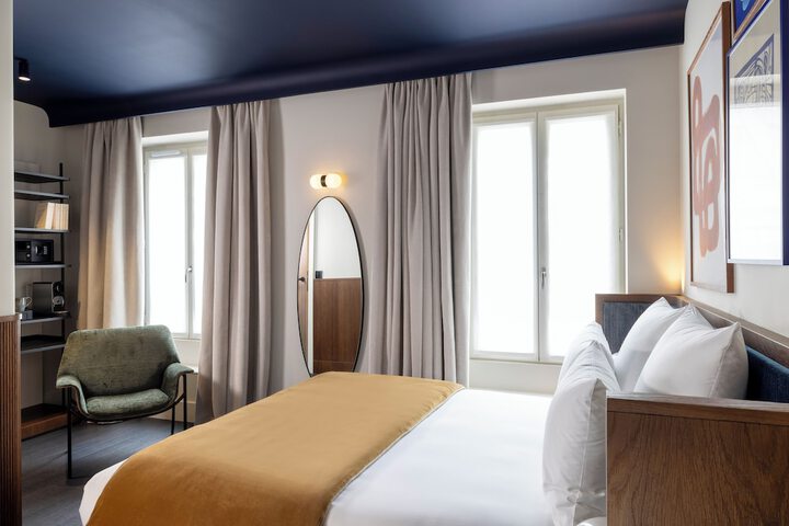 Room 42 of 77