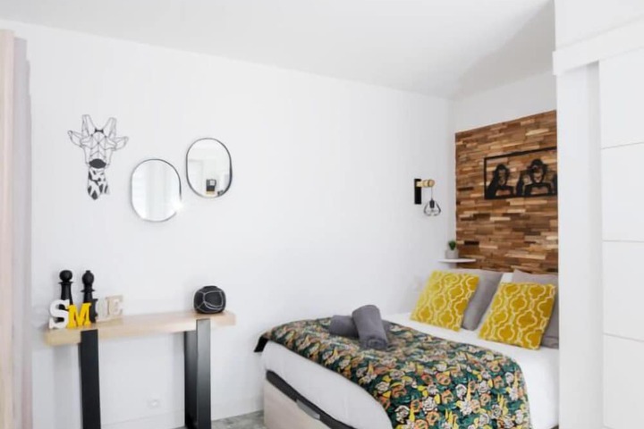 Room 9 of 121