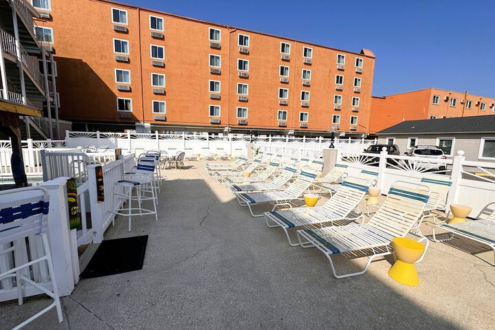 Sundeck 69 of 73