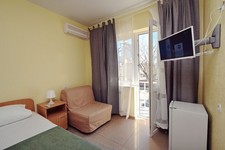 Room 3 of 48