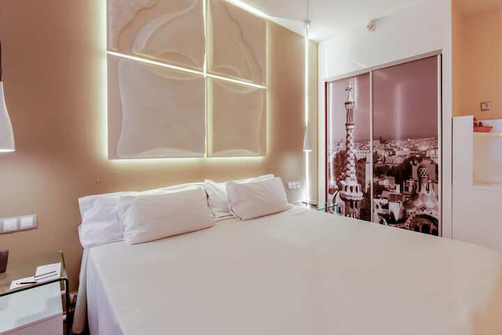Room 27 of 109