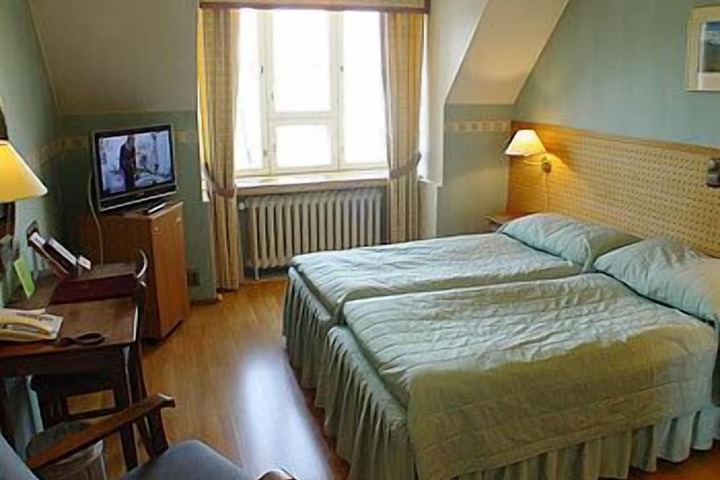 Room 44 of 77