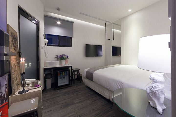 Room 13 of 28
