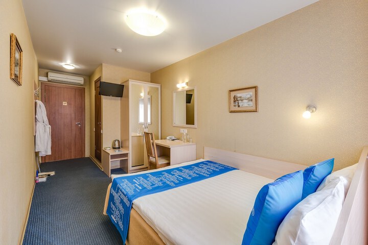Room 2 of 11