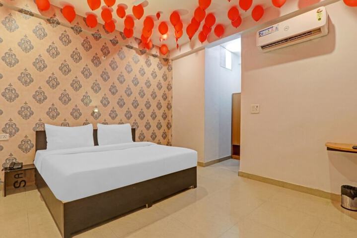 Room 9 of 14
