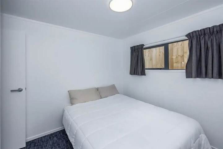 Room 2 of 81