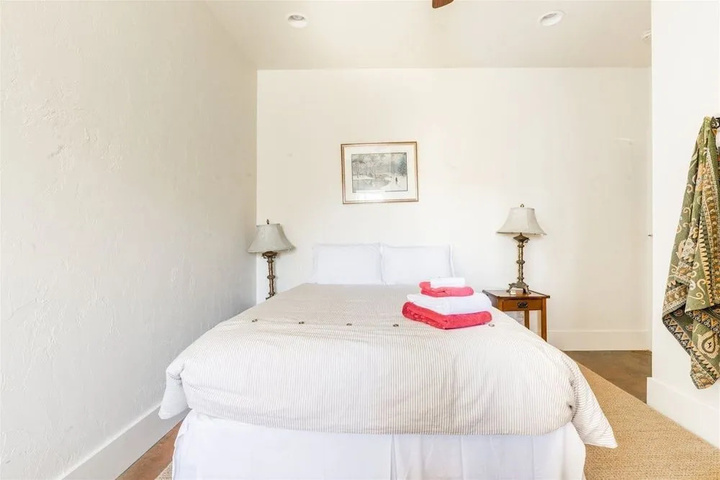 Room 3 of 20