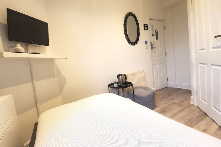 Room 4 of 36