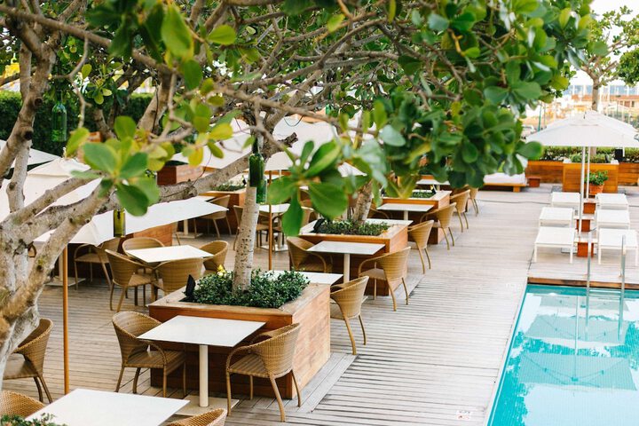 Poolside bar