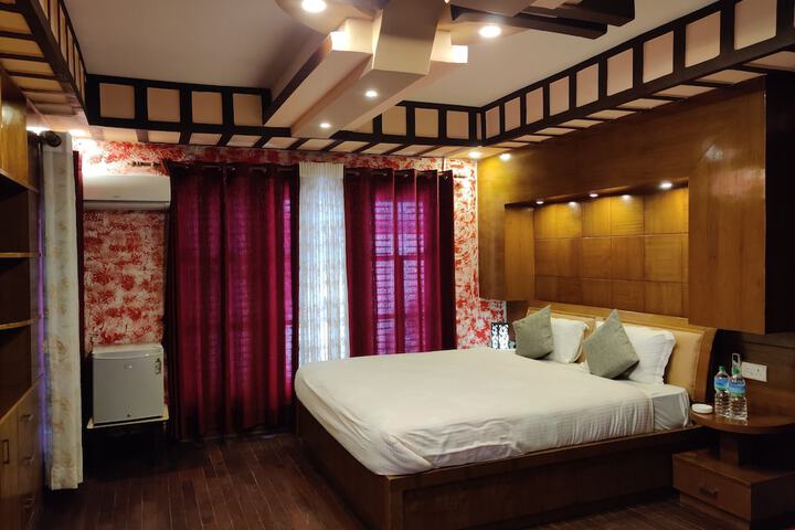 Room 7 of 32