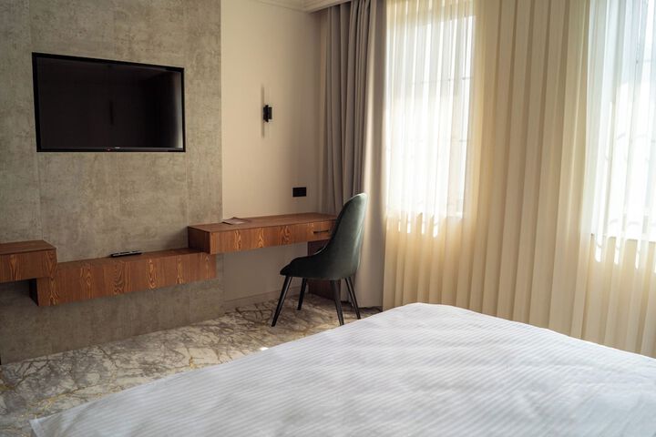 Room 10 of 24