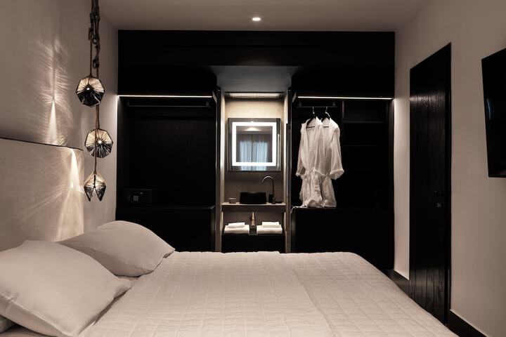 Room 15 of 83